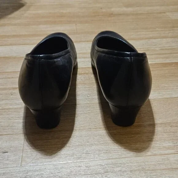 SAS Regina Pumps in Black - Picture 10 of 16